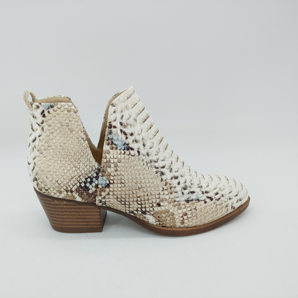 CL by Laundry Boots Womens Beige Snakeskin 7 Ankle Bootie Shoe Pointed Toe New
